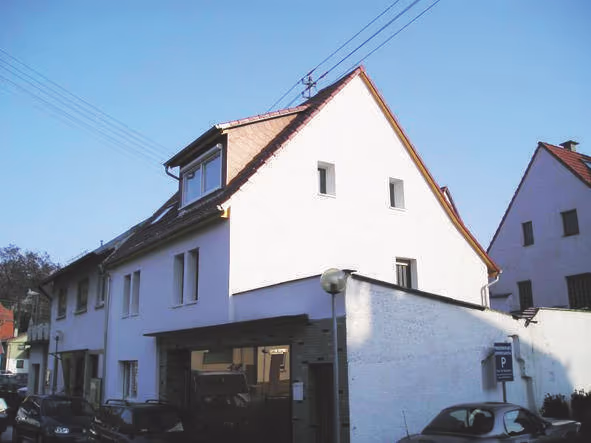 Frisch sanierte und gestrichene Hausfassade in Baiertal – Ergebnis der RenoTec Modernisierung