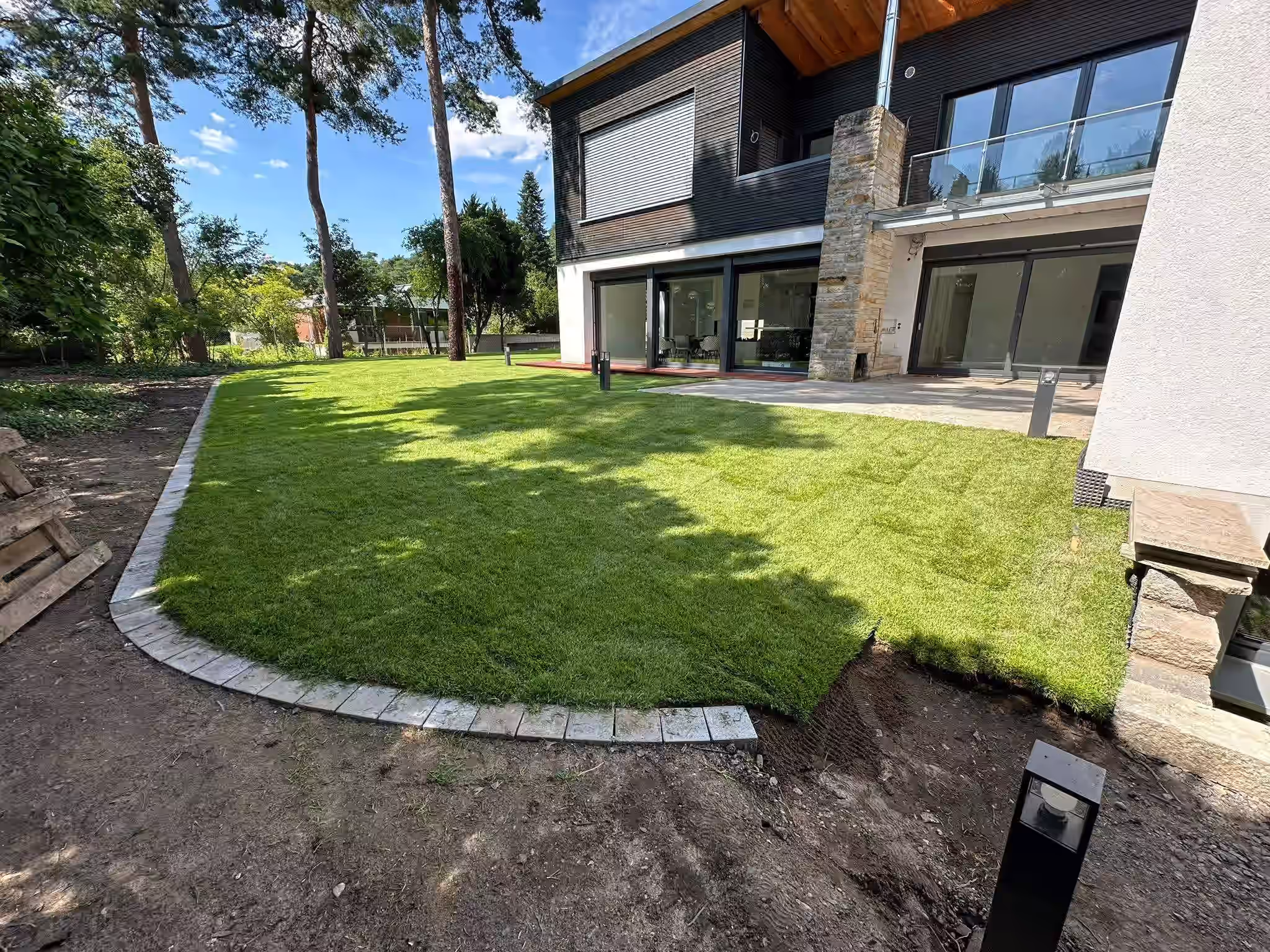 Modernes Wohngebäude nach einer RenoTec Sanierung in Lobbach